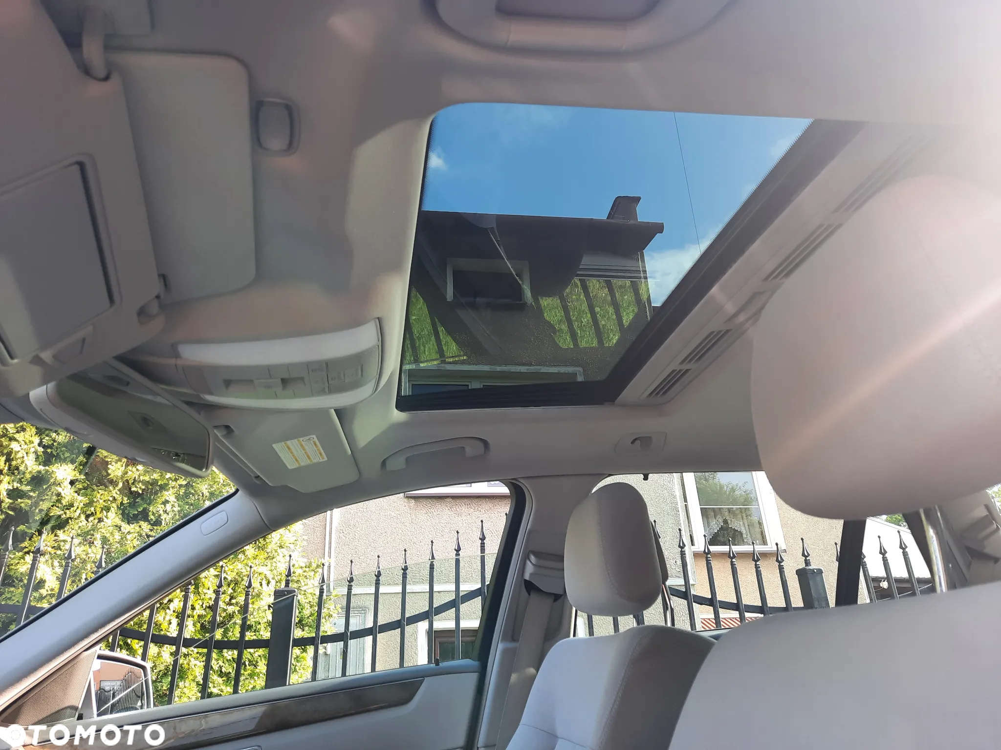 Mercedes-Benz Klasa E 250 T CGI BlueEFFICIENCY 7G-TRONIC - 21