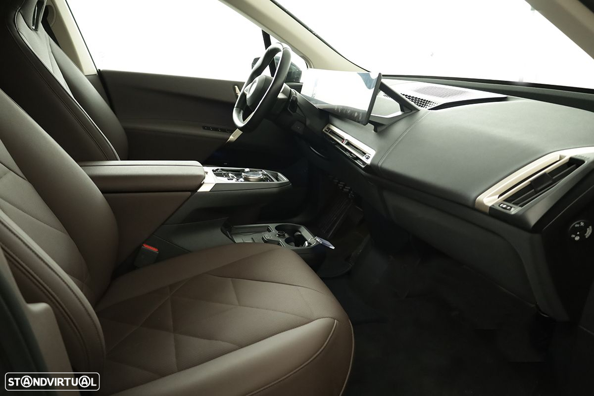 BMW iX xDrive 40 - 24
