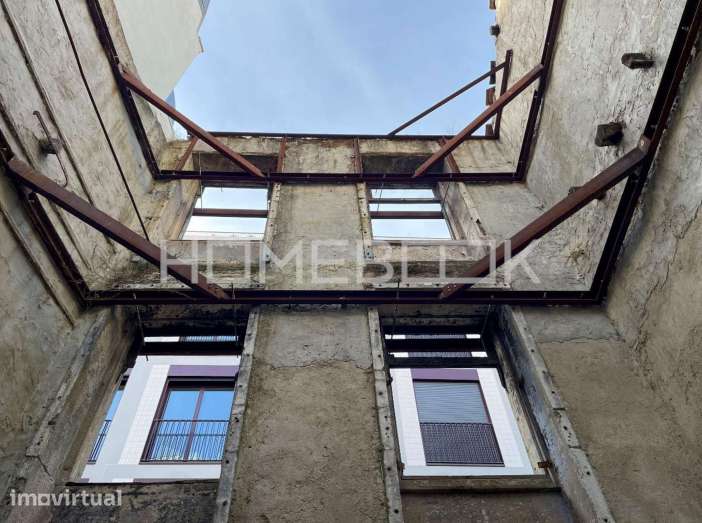 Prédio Urbano para Recuperar c/ PIP para aprovação no Coração do Porto - Grande imagem: 2/11