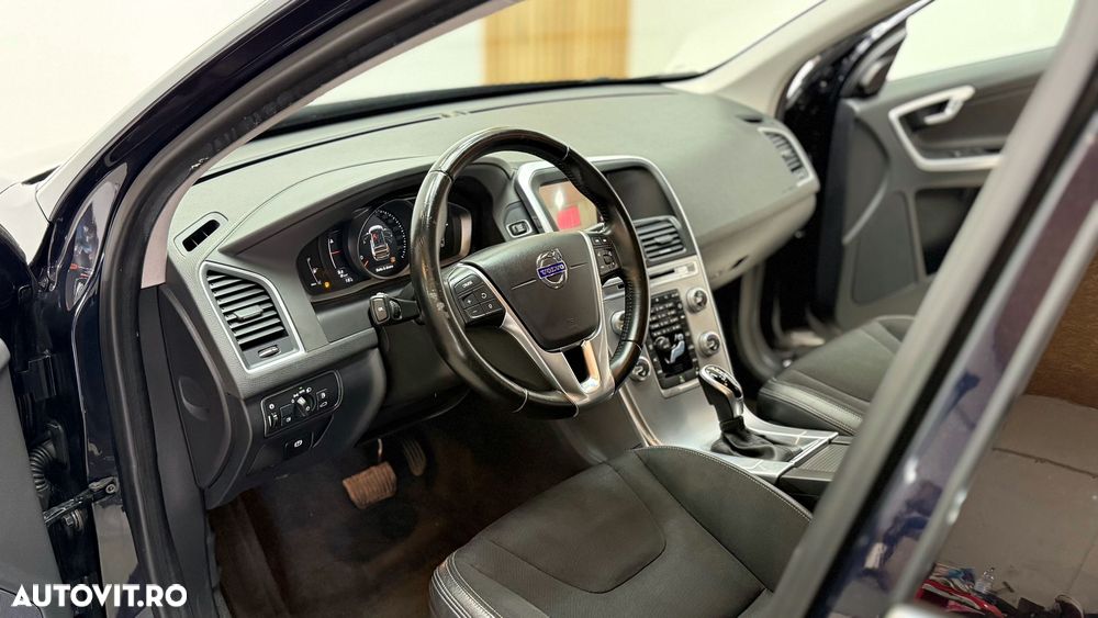 Volvo XC 60 D4 Momentum - 6