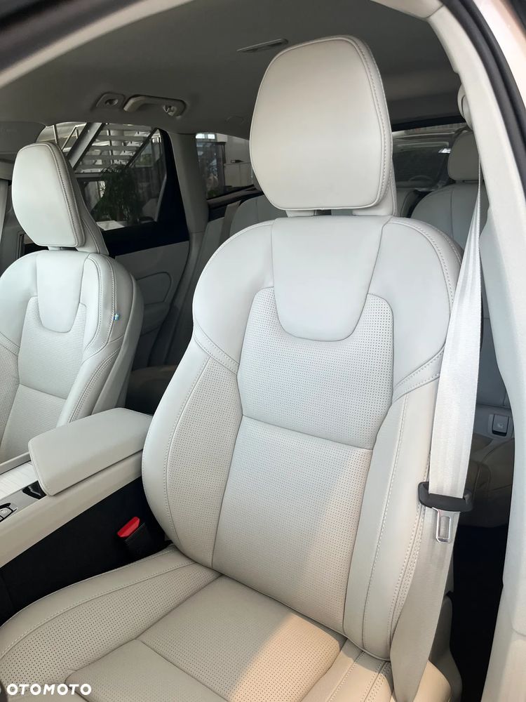 Volvo XC 60 T6 Plug-In Hybrid AWD Plus Dark - 12