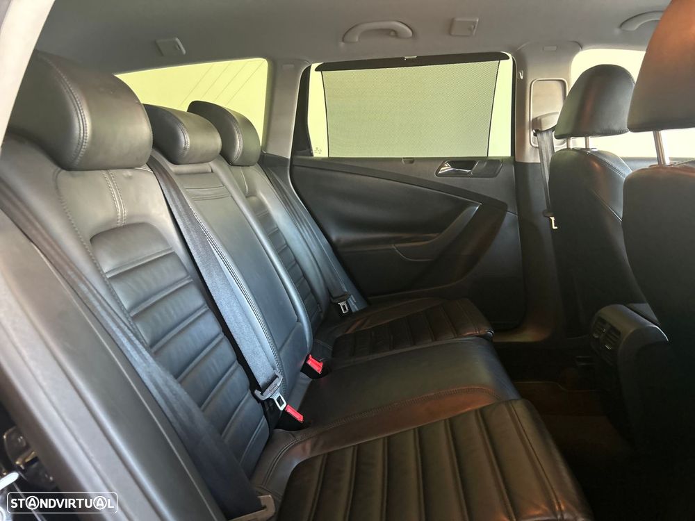 VW Passat Variant 2.0 TDi 4M Highline - 24