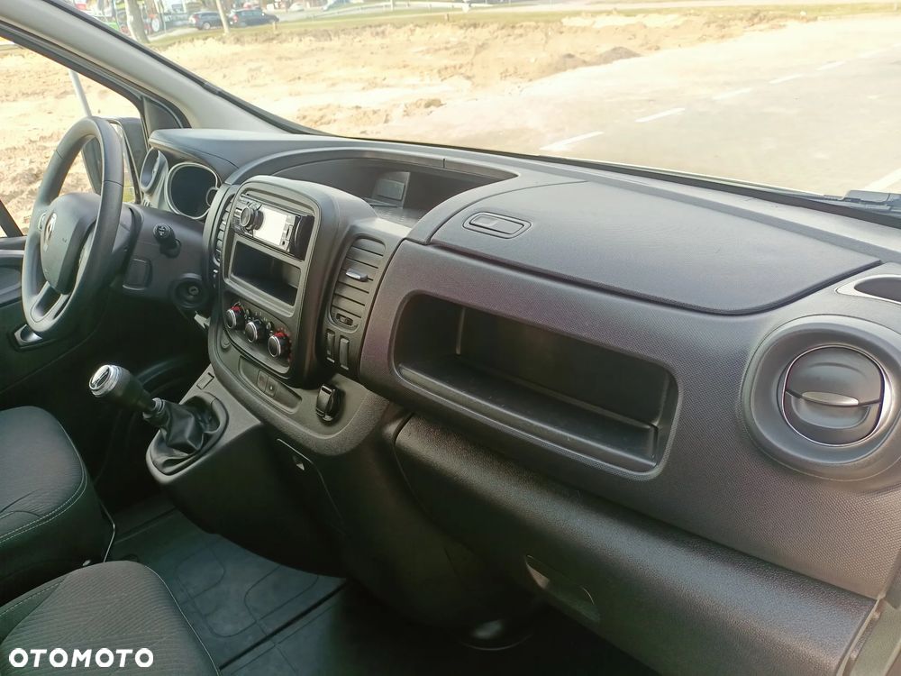 Renault TRAFIC 2.0 DCI LONG 6-OSOBOWO-CIĘŻAROWY - 32