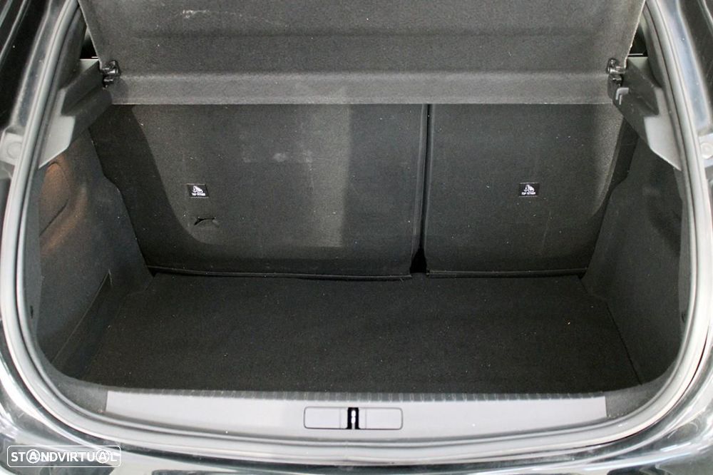 Peugeot e-208 Allure - 9