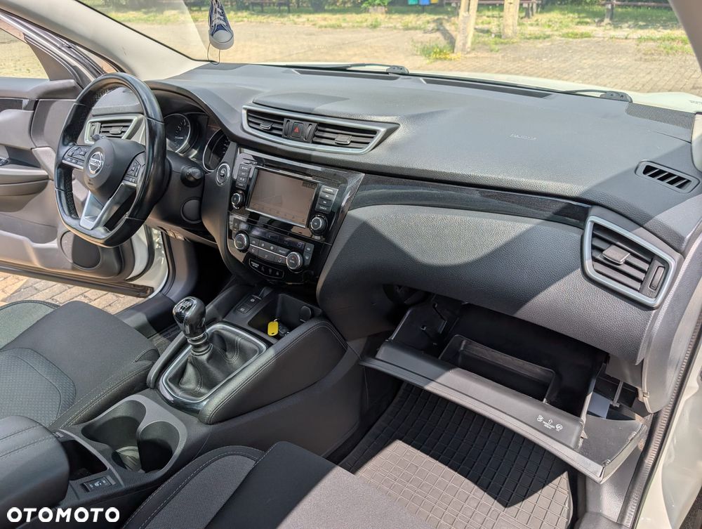 Nissan Qashqai 1.3 DIG-T N-Connecta - 33