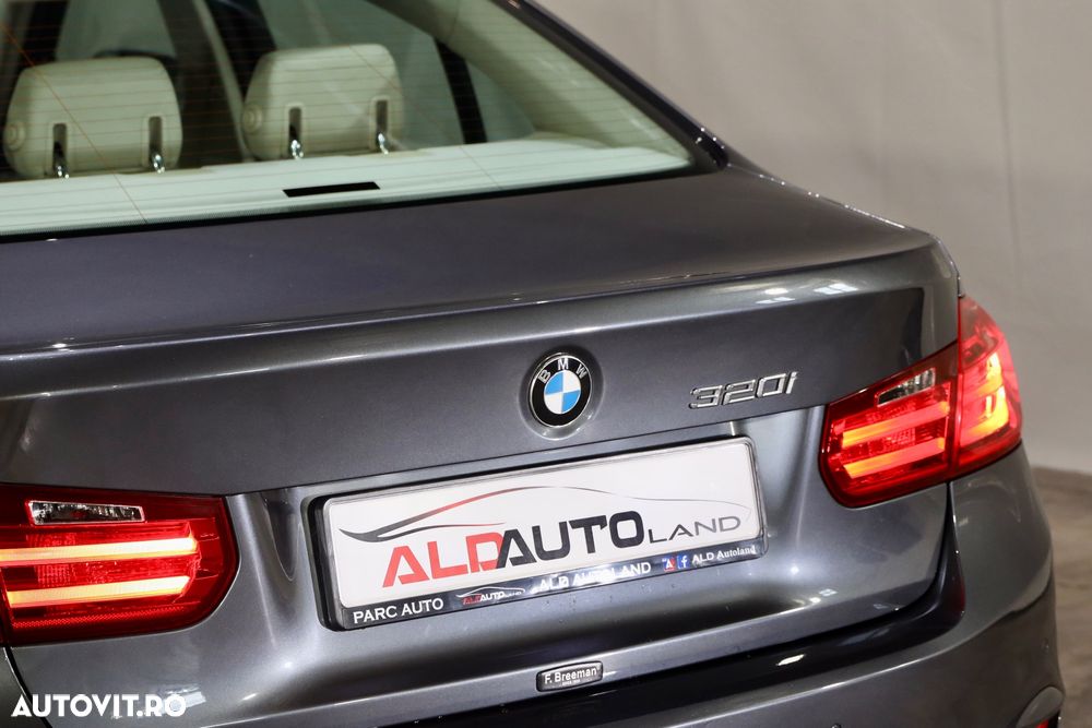 BMW Seria 3 320i Aut. Modern Line - 30