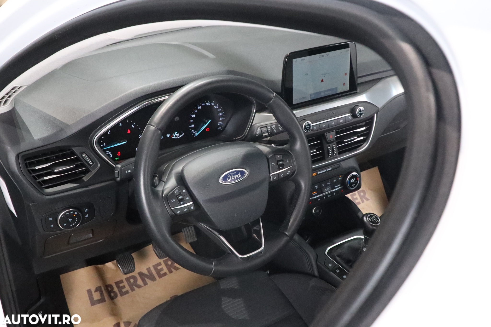 Ford Focus 1.5 EcoBlue Start-Stopp-System TITANIUM - 9