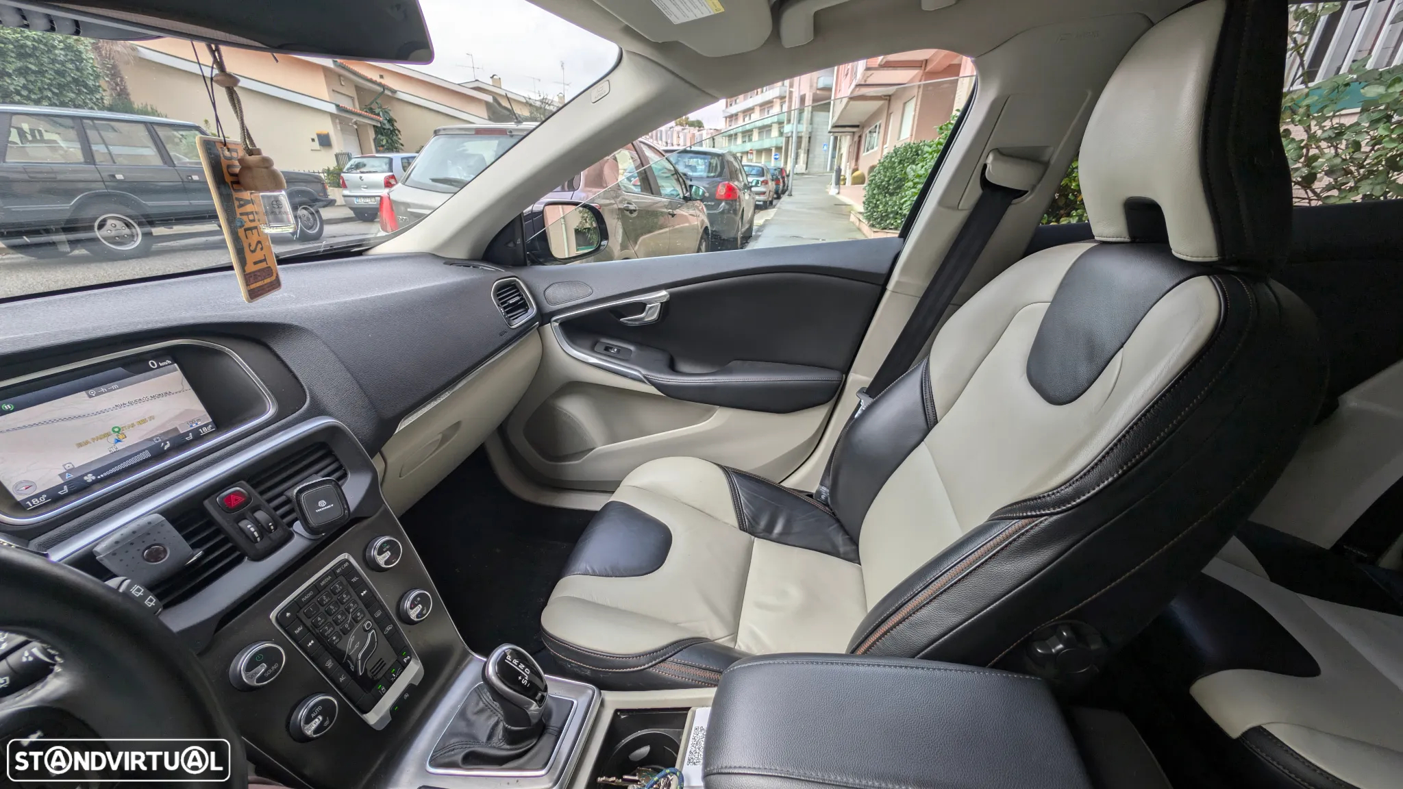 Volvo V40 D4 Geartronic Momentum - 15