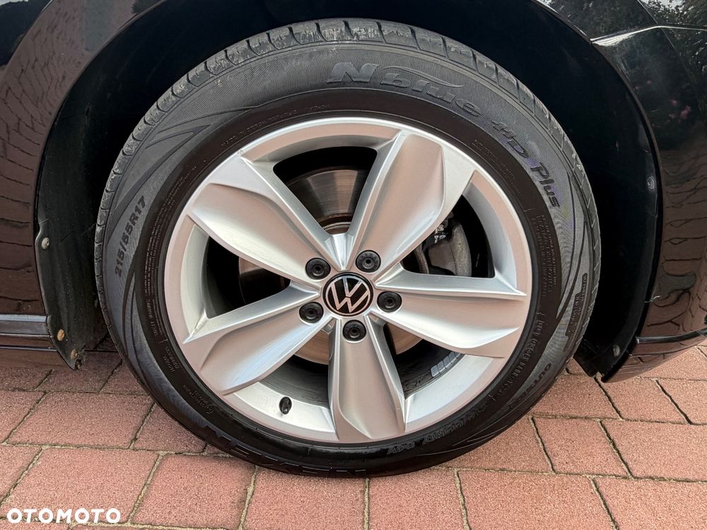 Volkswagen Passat - 16