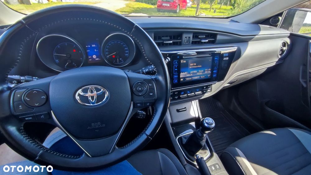 Toyota Auris 1.6 D-4D Premium - 24