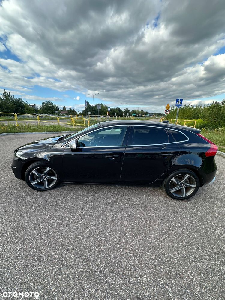 Volvo V40 T3 R Design - 7