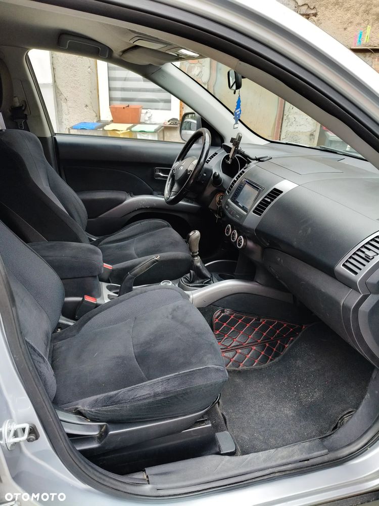 Mitsubishi Outlander - 13