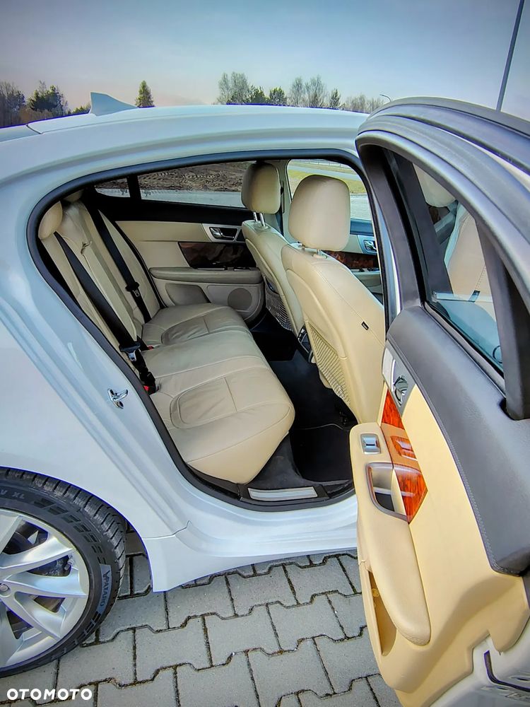 Jaguar XF 2.0 T Premium Luxury - 15