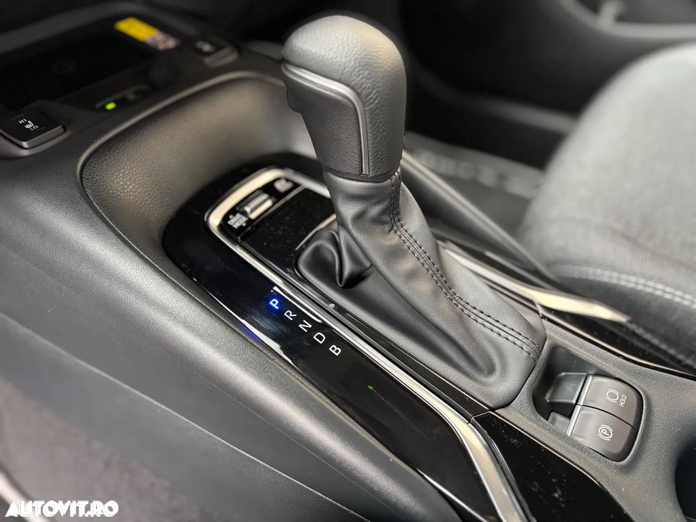 Toyota Corolla 1.8 Hybrid Business Edition - 10