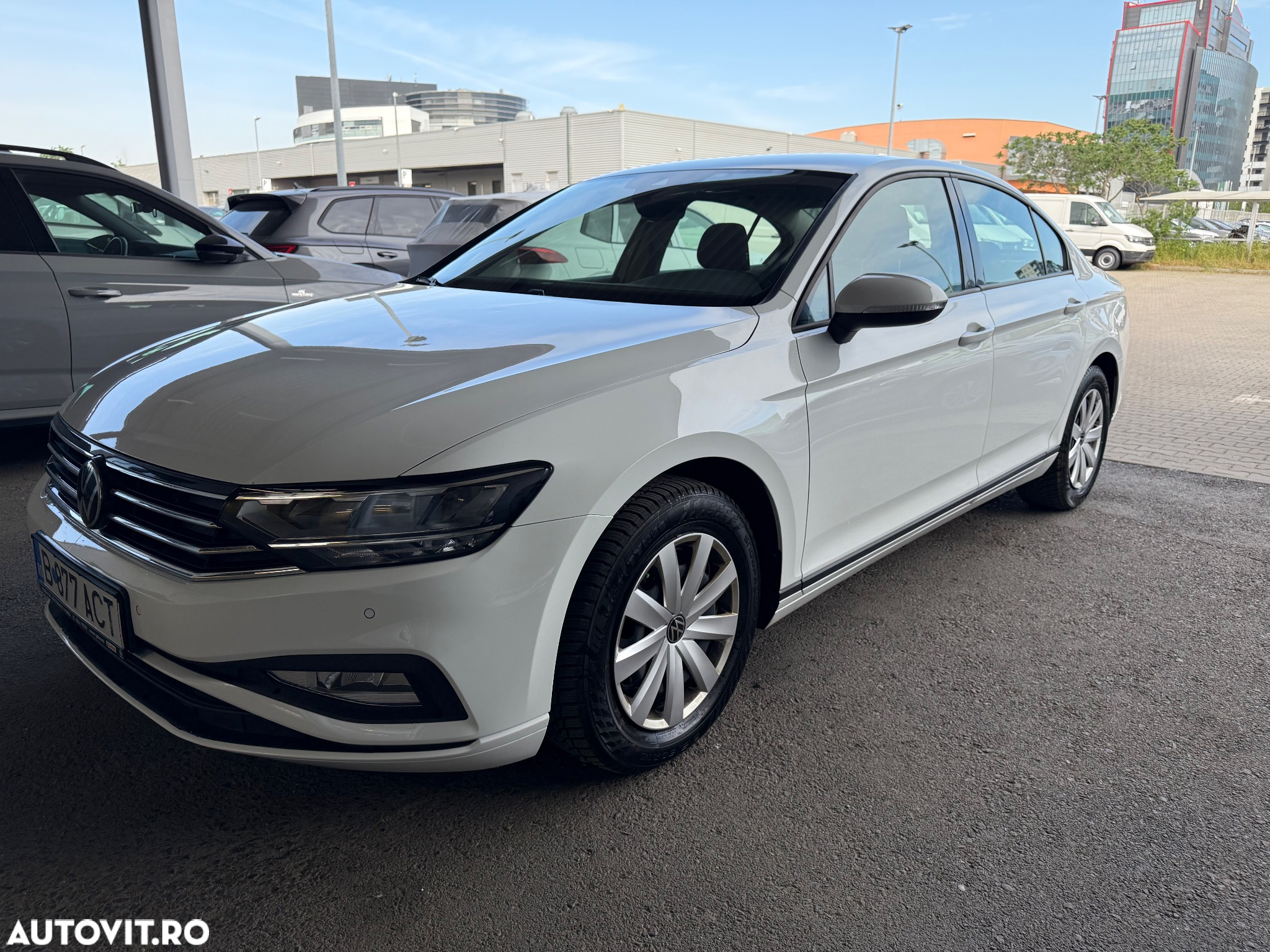 Volkswagen Passat 2.0 TDI DSG Trendline - 8