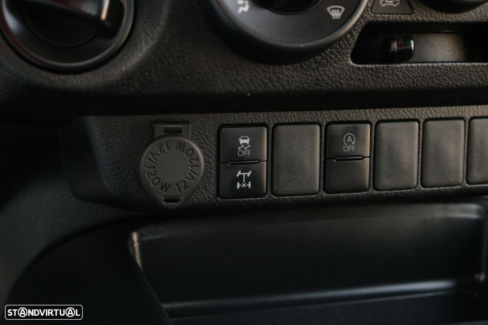 Toyota Hilux 2.4 D-4D 4WD CD CM - 45