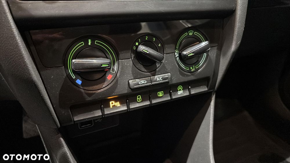 Skoda RAPID Spb 1.0 TSI Active - 23