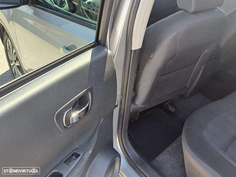 Nissan Qashqai 2.0 dCi 4 x 4 DPF Aut tekna - 19