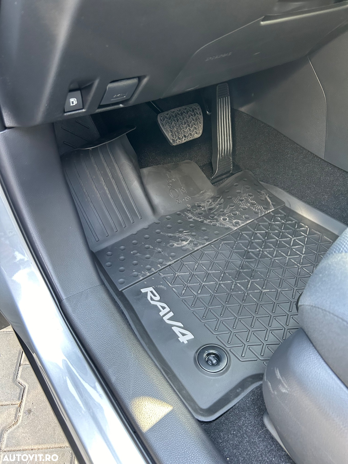 Toyota RAV4 - 4