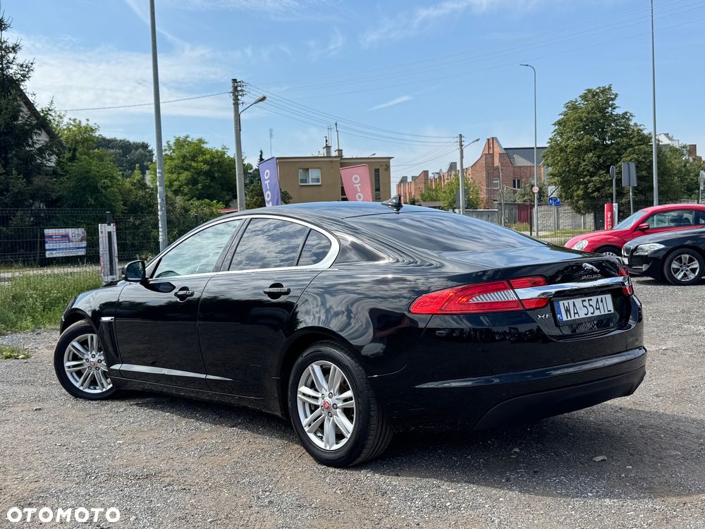 Jaguar XF 2.2 D Premium Luxury - 12