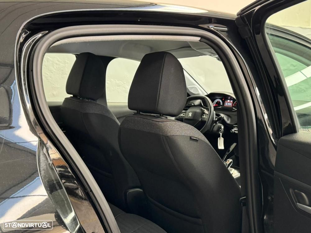 Peugeot 208 - 17