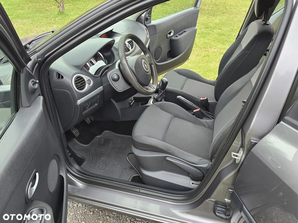 Renault Clio 1.2 16V Alize - 5