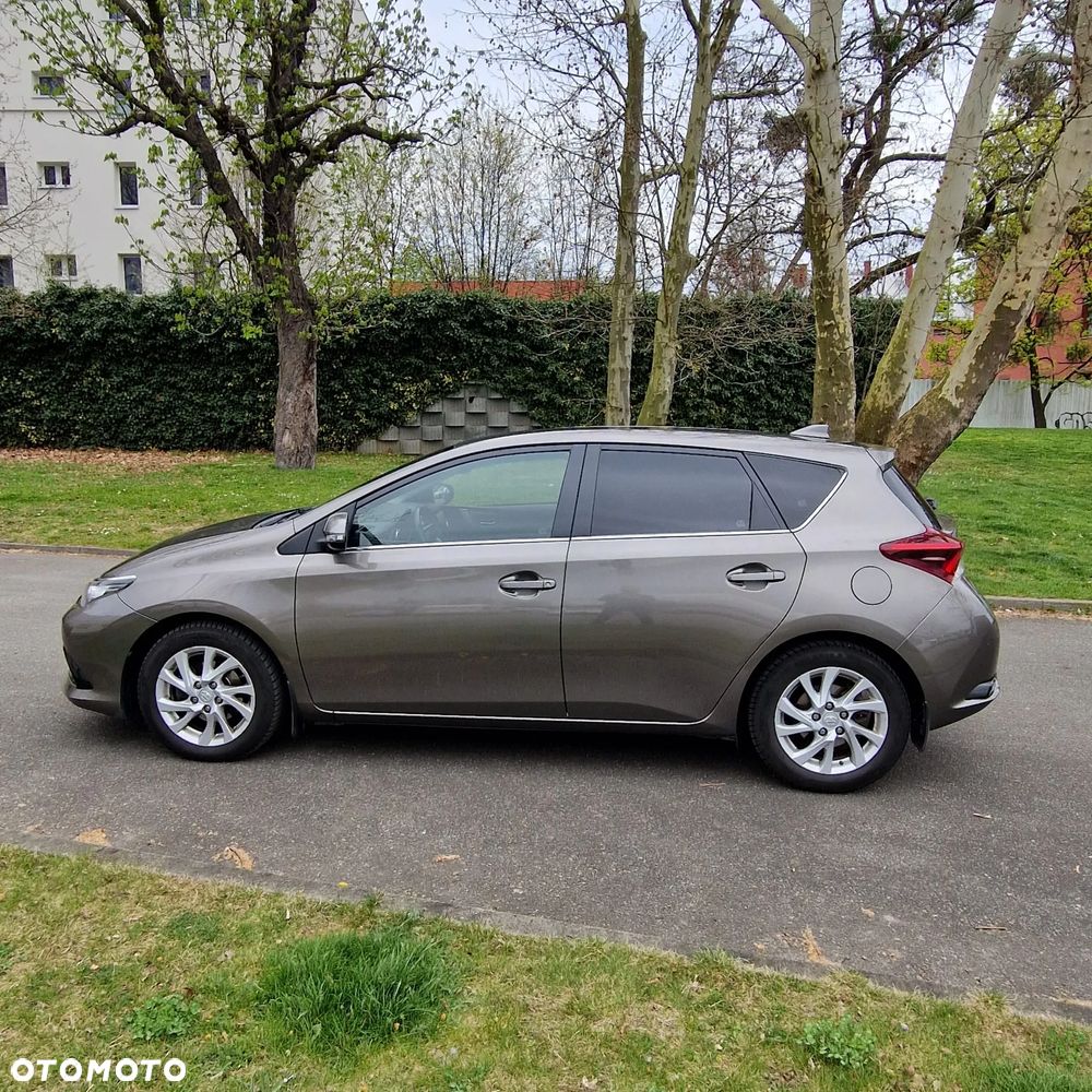 Toyota Auris 1.6 Premium - 11