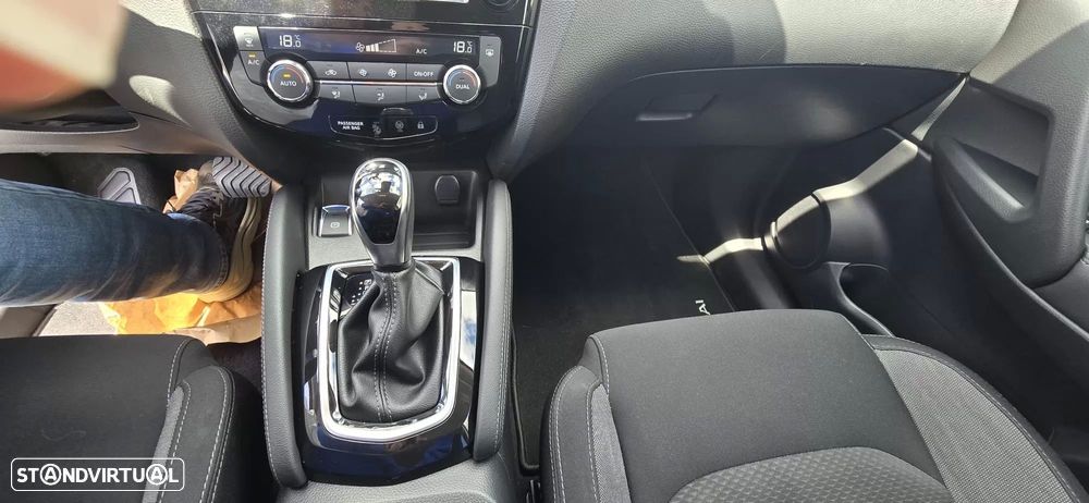 Nissan Qashqai 1.3 DIG-T N-Connecta J18 DCT - 20