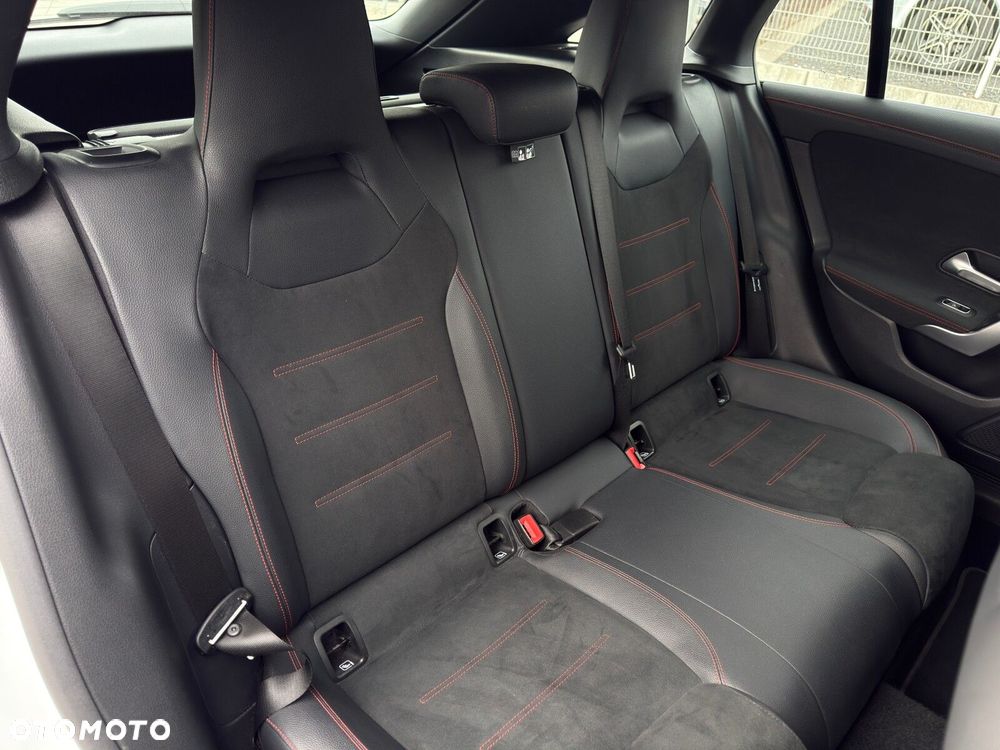 Mercedes-Benz CLA 180 AMG Line 7G-DCT - 25