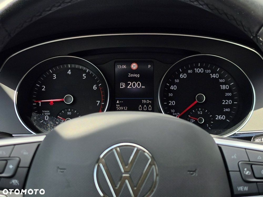 Volkswagen Passat - 11