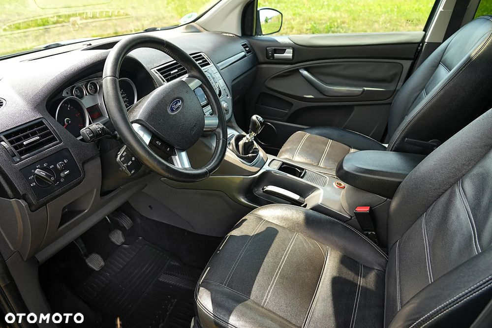 Ford Kuga 2.0 TDCi 4x4 Titanium - 24