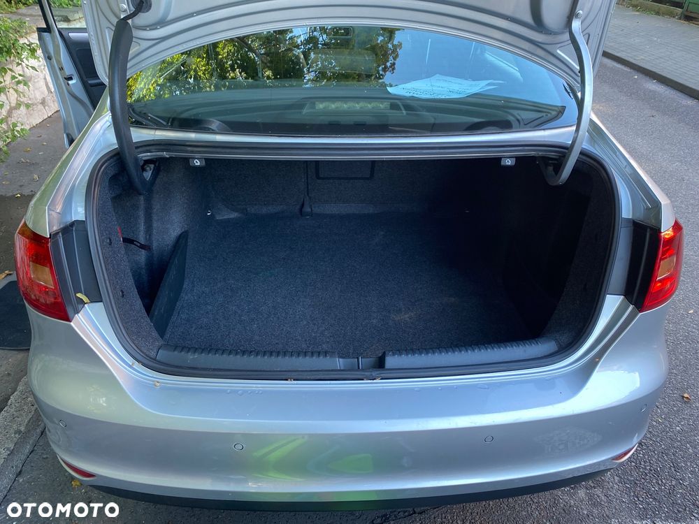 Volkswagen Jetta 2.0 TDI Highline - 2