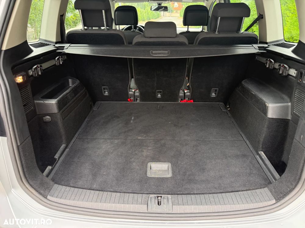 Volkswagen Touran - 28
