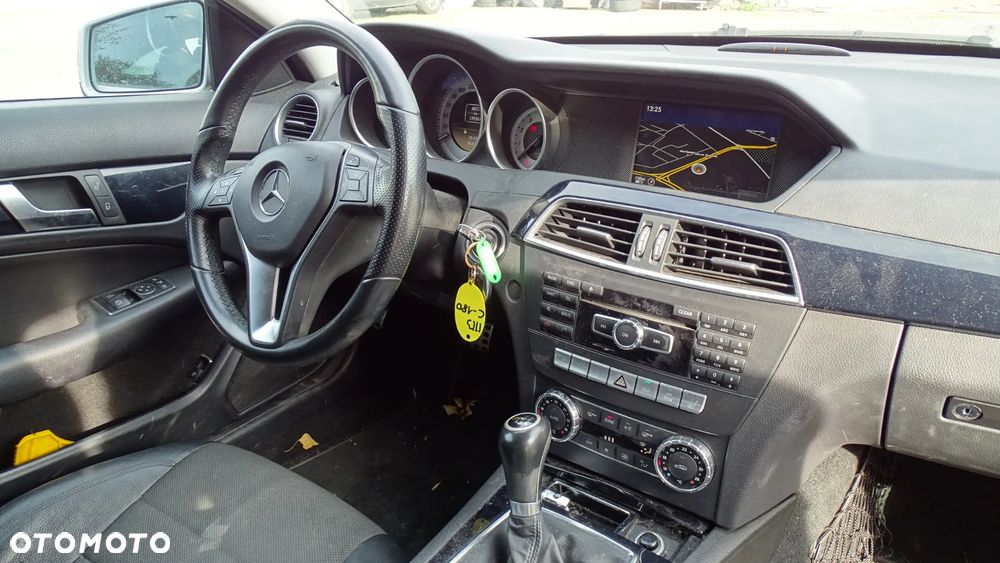 Mercedes-Benz Klasa C 180 CGI BlueEff - 11