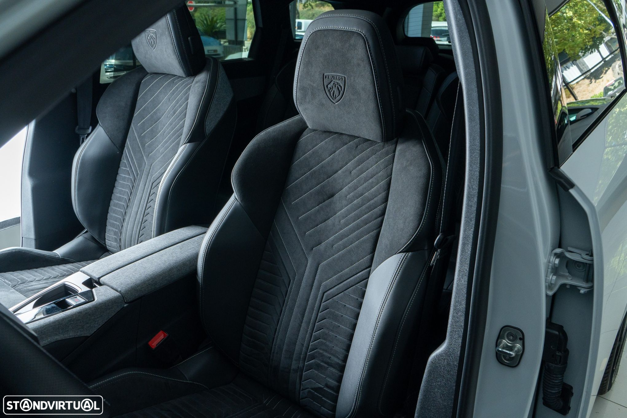 Peugeot E-5008 73 kWh GT - 31