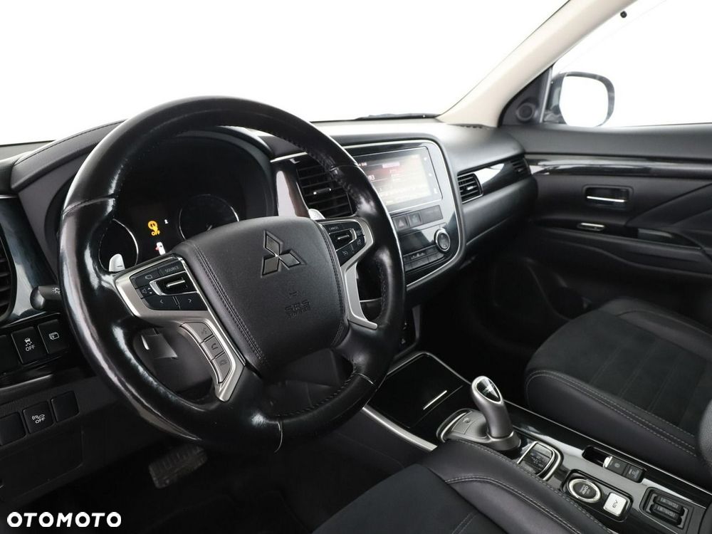 Mitsubishi Outlander Intense + - 16