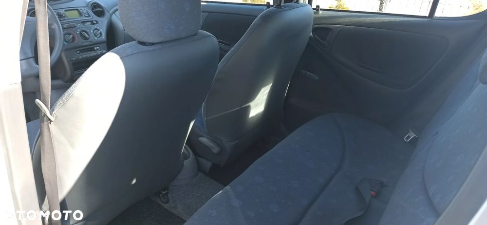 Toyota Yaris 1.0 Base - 7
