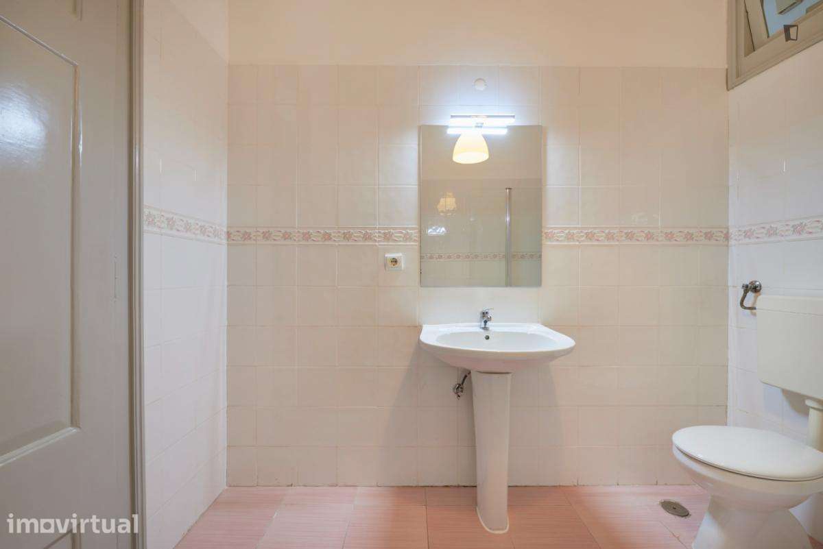 Quarto - localizado em Penha Lisbon - Grande imagem: 4/26