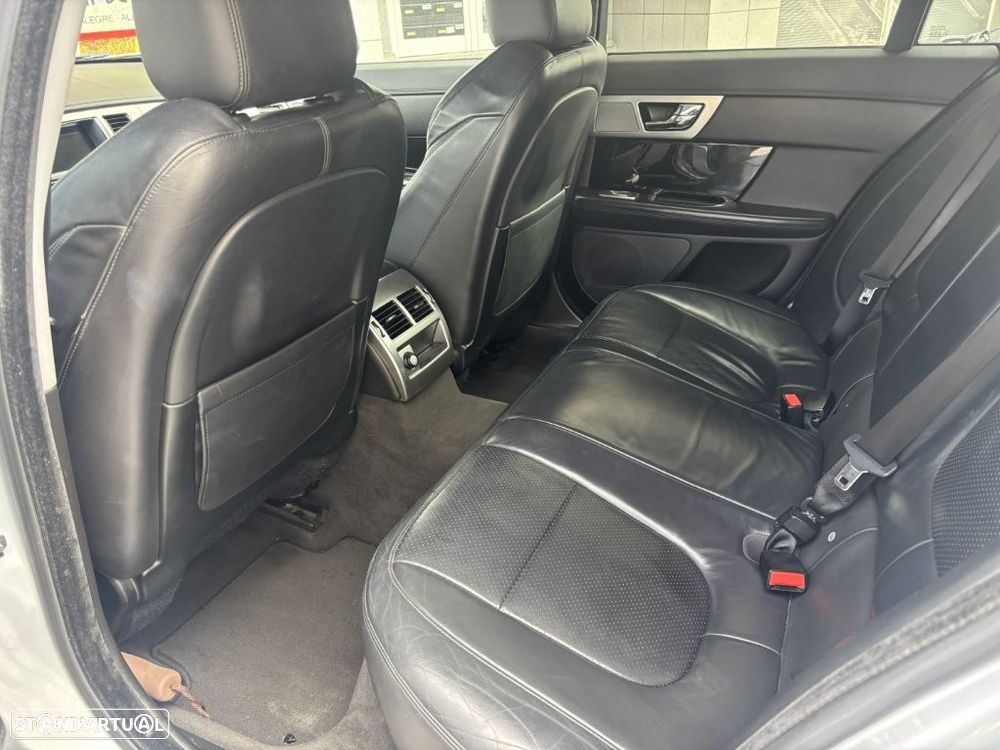 Jaguar XF Sportbrake 2.2 D Premium Luxury - 11
