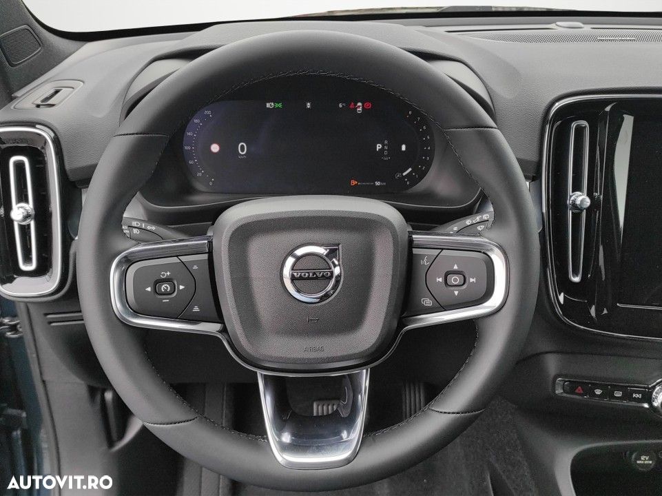 VOLVO XC40 2025 — imagine 10