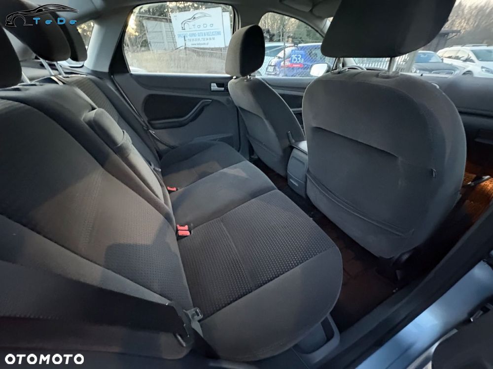 Ford Focus 1.6 Ti-VCT Ghia - 24