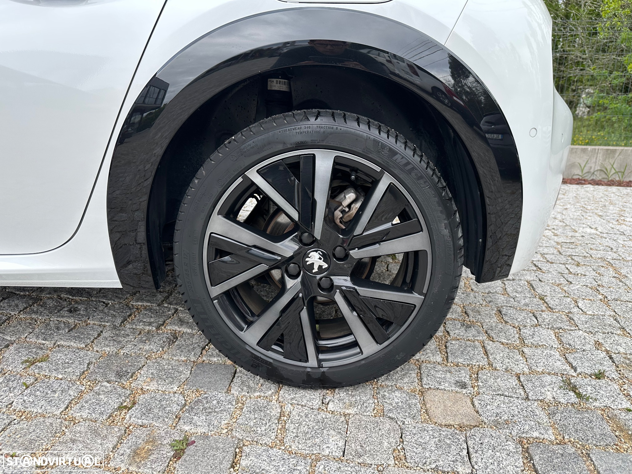 Peugeot 208 1.2 PureTech GT EAT8 - 33