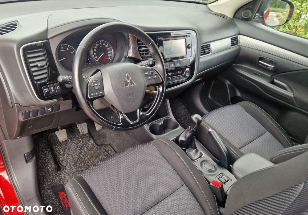 Mitsubishi Outlander 2.0 2WD SUV-Star - 19