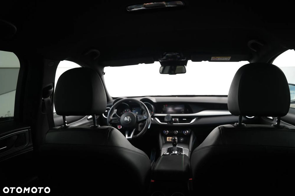 Alfa Romeo Stelvio 2.0 Turbo 16V AT8-Q4 Veloce Ti - 9
