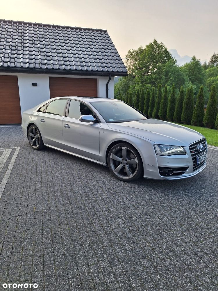Audi S8 - 2