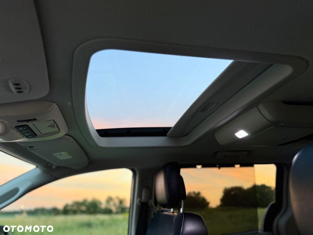 Chrysler Town & Country 3.6 Limited - 26