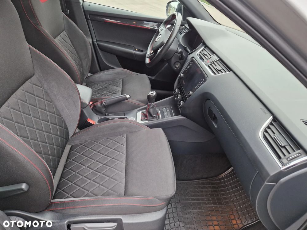 Skoda Octavia 2.0 TSI RS 245 - 11