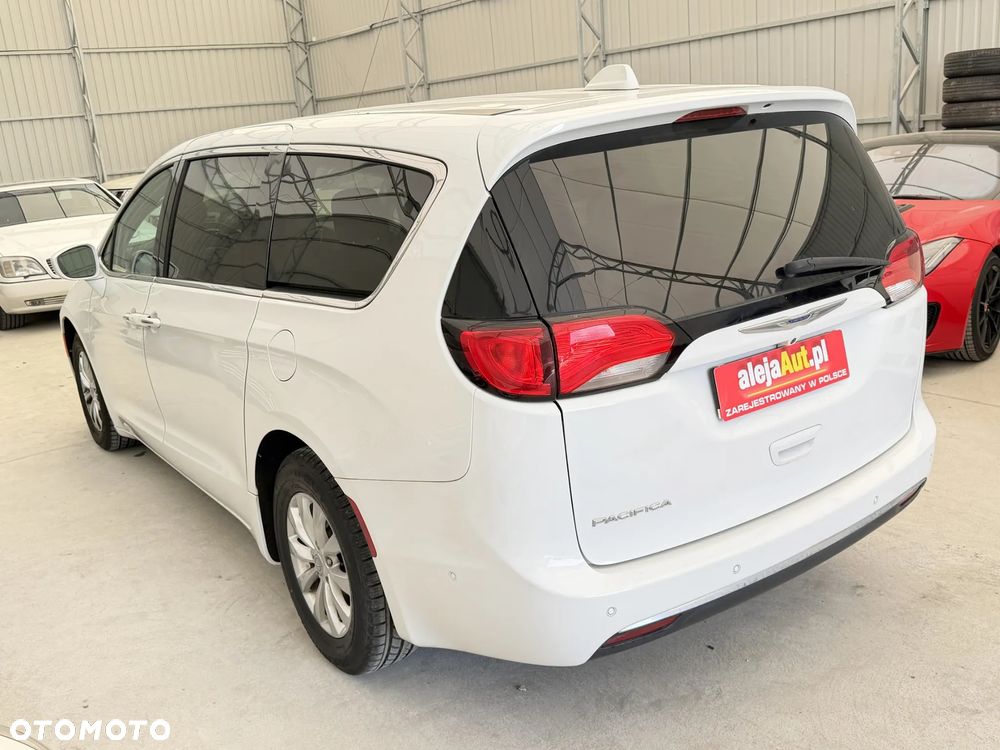 Chrysler Pacifica - 5
