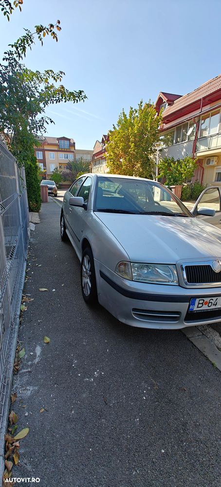 Skoda Octavia Tour 1.6 Sport - 2
