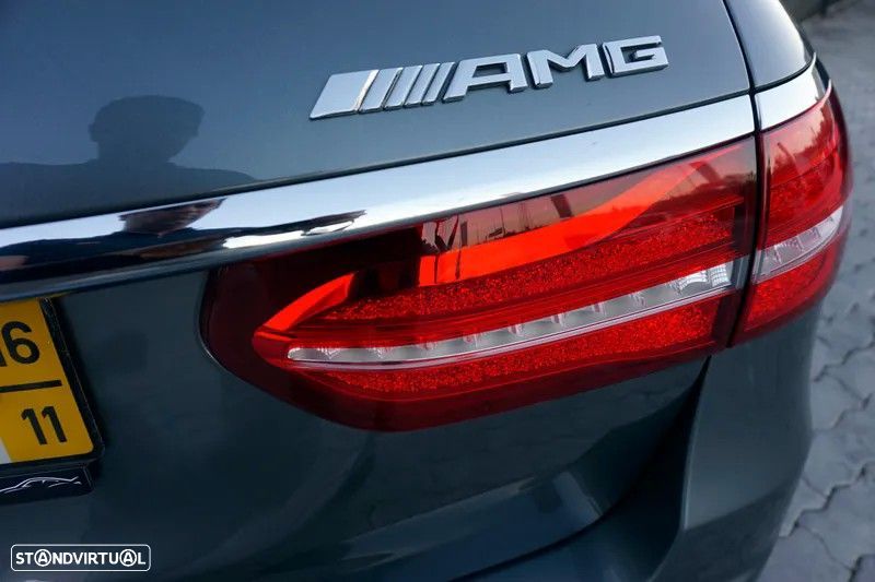 Mercedes-Benz E 220 d AMG designo - 34